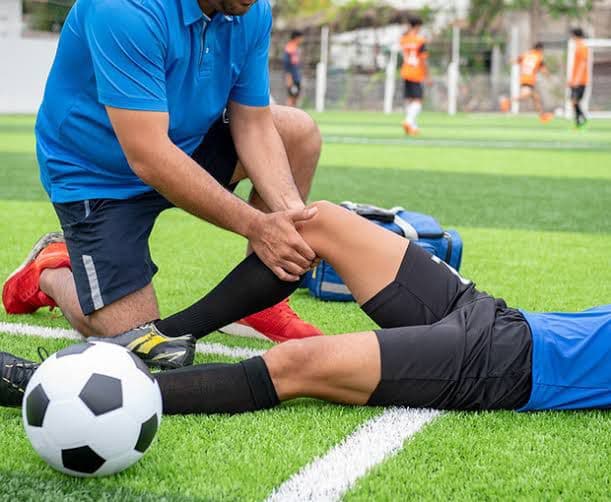 Sports Injury Management Experienced female physiotherapist treating a patient in Mangalore