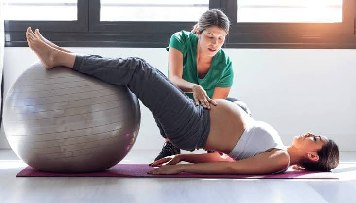 Women's Health Physiotherapy Experienced female physiotherapist treating a patient in Mangalore